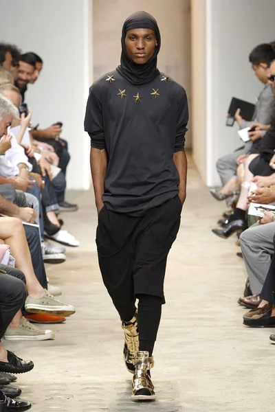 Look 18